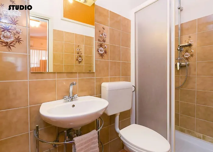 Nives Daire *